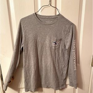 Sz med Boys Vineyard Vines pocket LS tee! Gray great condition!